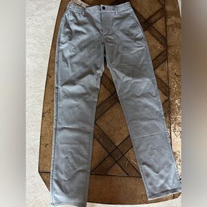New with tags. Grey dress pants. Size Small mens. Zara.
